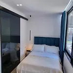 Deluxe Bllok * Tirana