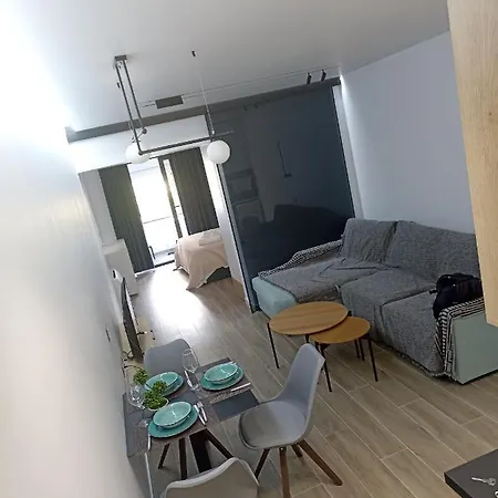 Deluxe Bllok Τίρανα